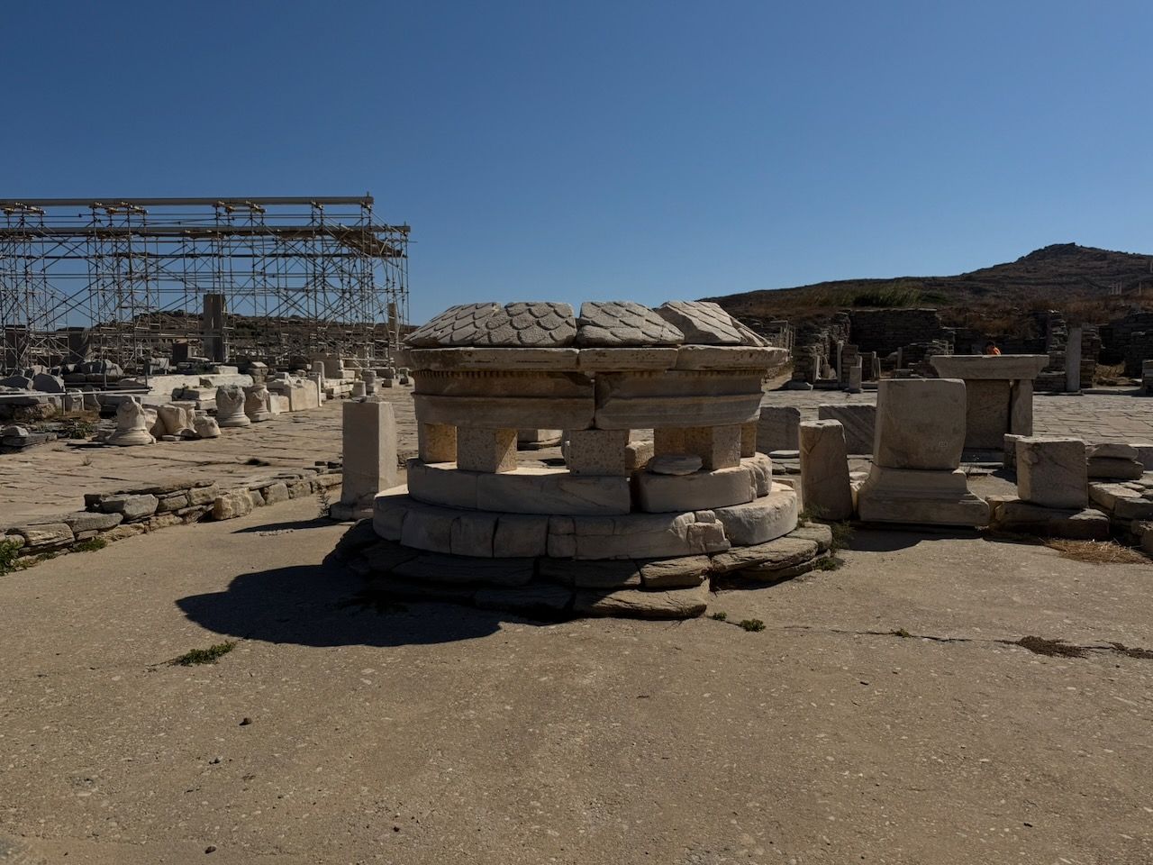 A small round monument dedicated to Hermes in the Agora of the Competaliasts, near the harbour of Delos.